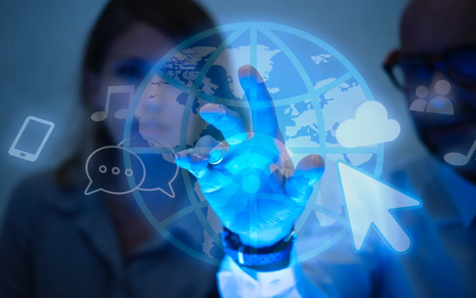 business-people-using-internet